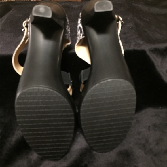 Bella vita B&W heels/pumps - Picture 5 of 8